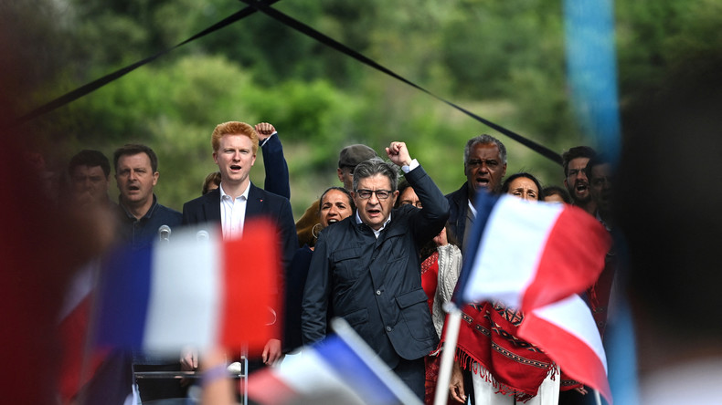 «Le drapeau national n'est pas synonyme de nationalisme chauvin», selon Jean-Luc Mélenchon