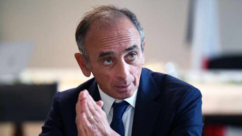 Eric Zemmour lors d'une réunion avec des enseignants à Honnecourt-sur-Escaut (Nord) le 14 janvier.