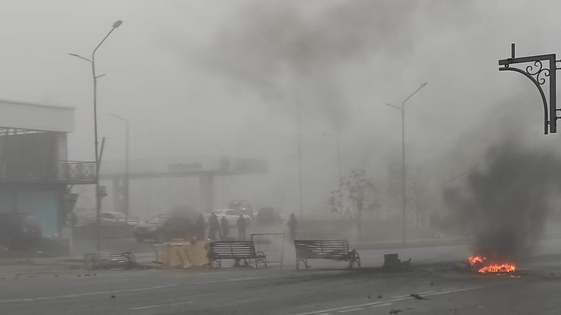 Rue d'Almaty, au Kazakhstan après une manifestation