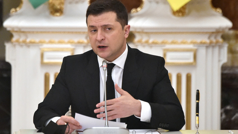 Zelensky appelle la population à ne pas céder à la «panique» face à une présumée invasion russe