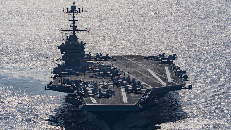 Le porte-avions USS Harry S. Truman dans le golfe d'Oman.