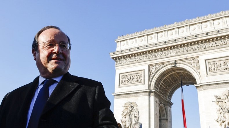 François Hollande devant l'Arc de Triomphe