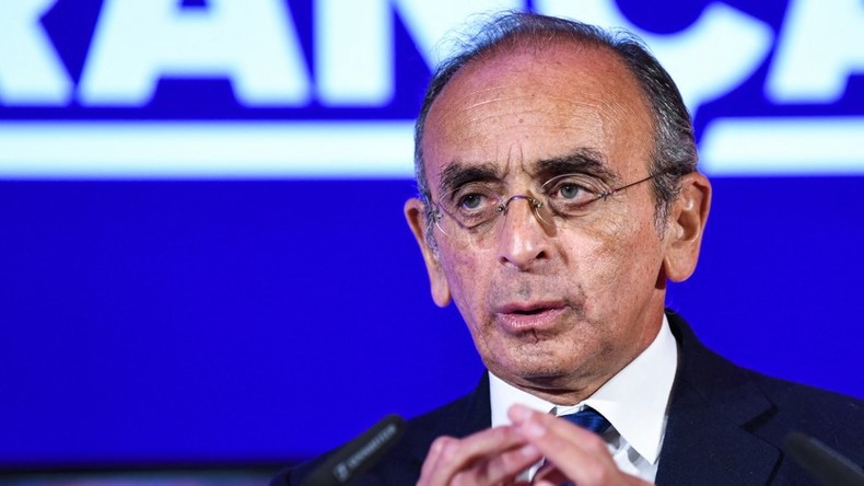 Eric Zemmour prononce un discours lors d'un meeting à Saint-Quentin, le 14 janvier 2022
