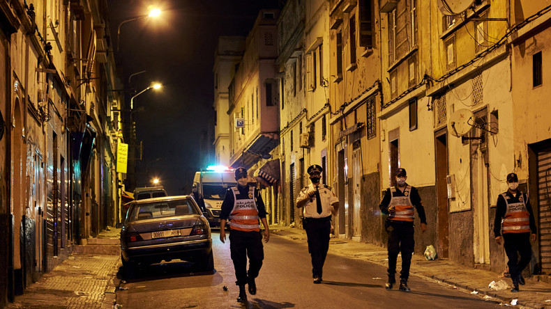 Des policiers marocains patrouillent dans le quartier de Derb El Kabir pendant le couvre-feu à Casablanca, au Maroc, en septembre 2020 (image d'illustration).