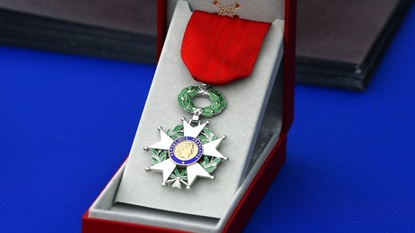 L'attribution de la Légion d'honneur à Agnès Buzyn provoque l'indignation d'opposants