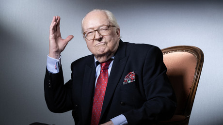 «Guerre bactériologique» : Jean-Marie Le Pen encourage «les patriotes» à la vaccination anti-Covid