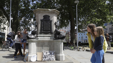 Le lieu où la statue d'Edward Colston avait été érigée à Bristol