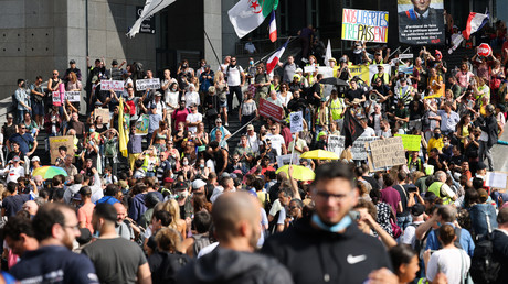 Des manifestants contre le pass sanitaire place de la Bastille, à Paris, le 4 septembre 2021 (image d'illustration).