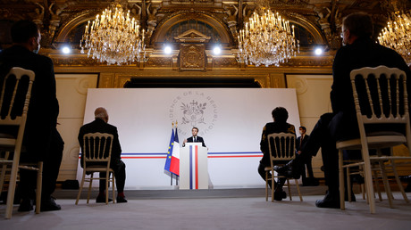 Le président de la République, Emmanuel Macron adressant ses vœux à la presse, à Paris le 11 janvier 2022