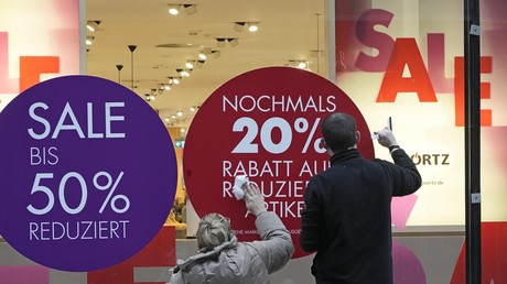 Un magasin annonce des prix réduits dans le centre-ville d'Essen, en Allemagne, le 12 janvier 2021 (illustration).