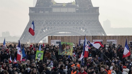 La manifestation contre le pass vaccinal organisée à Paris le 15 janvier à l'initiative du mouvement Les Patriotes de Florian Philippot