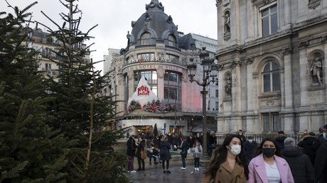 Le port du masque obligatoire à l'extérieur partiellement réintroduit à Paris