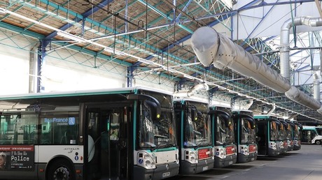 Des bus de la RATP dans un dépôt