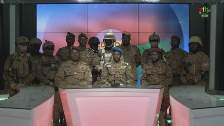Burkina Faso : des militaires annoncent à la télévision avoir pris le pouvoir