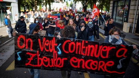Des manifestants à Nantes, au cours d'une journée nationale contre les réformes des retraites et de l'assurance-chômage, le 5 octobre 2021. Le groupe Nantes révoltée est très actif dans les mobilisations locales (image d'illustration).