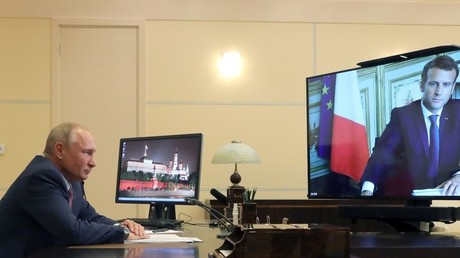 Vladimir Poutine s'entretient avec Emmanuel Macron lors d'une vidéoconférence depuis Moscou le 26 juin 2020 (image d'illustration).
