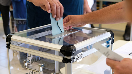 Urne lors du référendum en Nouvelle-Calédonie du 4 octobre 2020