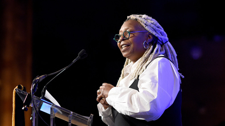 «Pas une question de race» : l'actrice Whoopi Goldberg s'excuse pour ses propos sur la Shoah