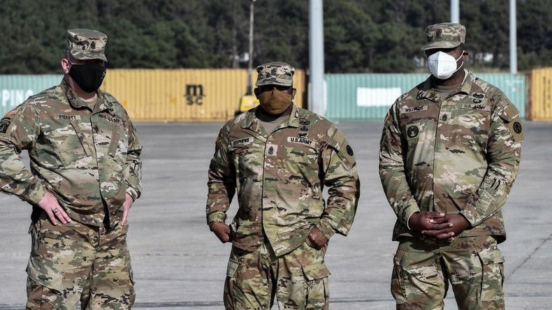 Des officiers de l'armée américaine dans le port d'Alexandroúpoli, dans le nord de la Grèce, le 3 décembre 2021