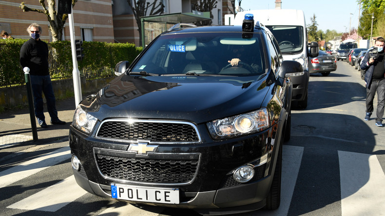 En retard à une réunion, un commissaire de police aurait percuté un véhicule du Samu à Paris