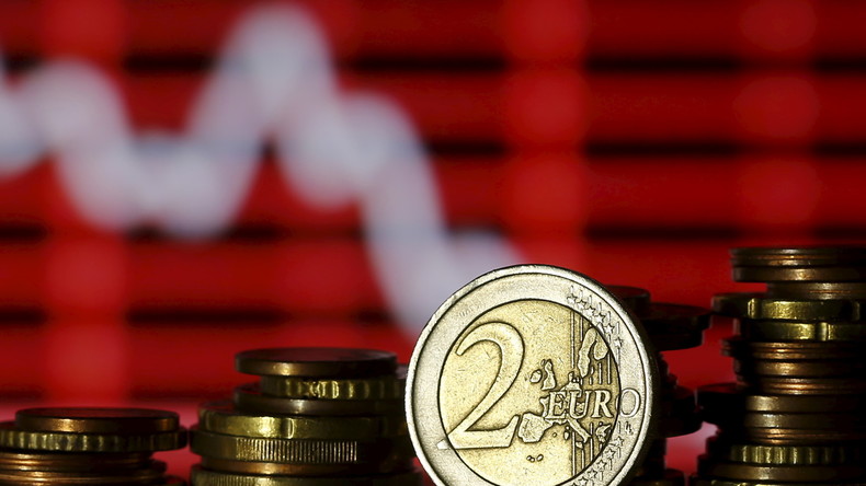 piéce de deux euros sur fond noir