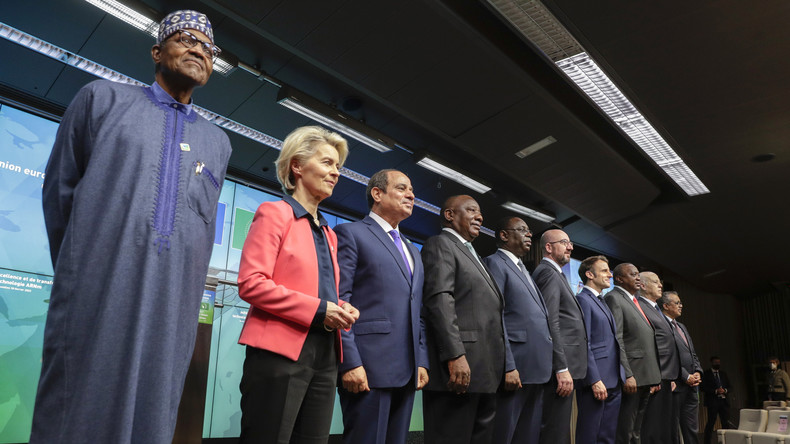 Von der Leyen ignorée par un ministre ougandais lors d'un sommet UE-Union africaine (VIDEO)