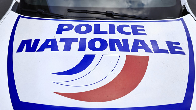 Une voiture de police à Paris