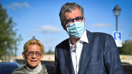 L'ancien maire de Levallois (Hauts-de-Seine) Patrick Balkany et son épouse Isabelle Balkany à Paris le 5 mai 2021 (image d'illustration).