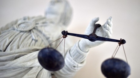 Une statue de la déesse de la justice