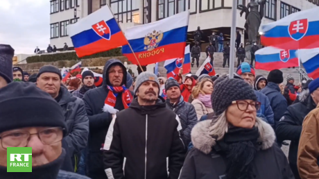 Slovaquie : manifestation devant le parlement contre un accord militaire avec les Etats-Unis (VIDEO)