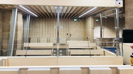Le box des accusés dans la salle d'audience de la cour d'assises spéciale, en septembre 2020 (image d'illustration).
