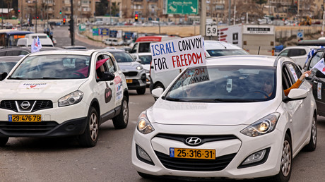 Des véhicules israéliens participent à un Convoi de la liberté à Jérusalem