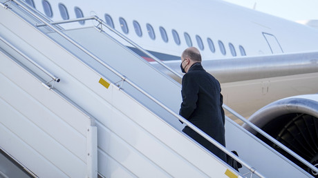 Le chancelier allemand Olaf Scholz se rendant à Kiev le 14 février 2022