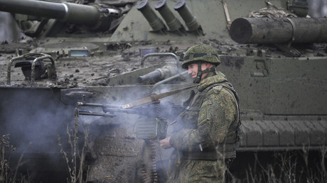 La Russie renvoie les troupes déployées près de la frontière avec l'Ukraine dans leurs garnisons