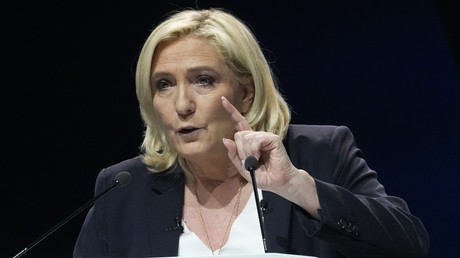 Marine Le Pen suspend sa campagne présidentielle «jusqu'à l'obtention des parrainages»