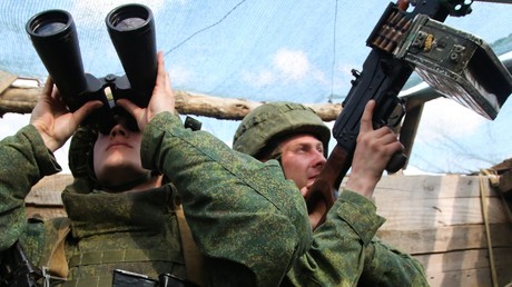 Des combattants de la milice populaire de la RPD dans une tranchée située à l'ouest de Donetsk, le 17 avril 2021 (image d'illustration)