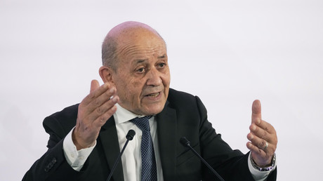 Le Drian accuse Poutine d'être un «dictateur» et promet des sanctions européennes «spectaculaires»