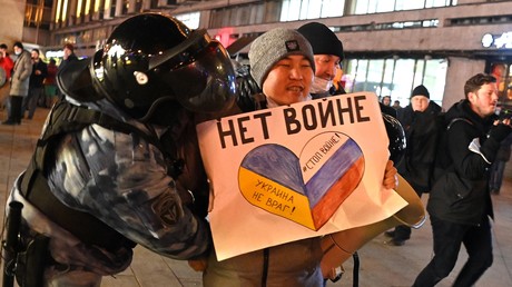 Russie : arrestations lors de manifestations non-autorisées contre l'opération militaire en Ukraine