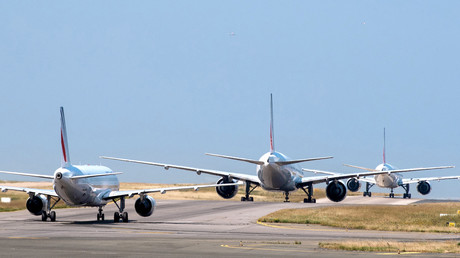 Des avions sur le tarmac de l'aéroport Charles de Gaulle à Roissy se préparent à décoller (image d'illustration).