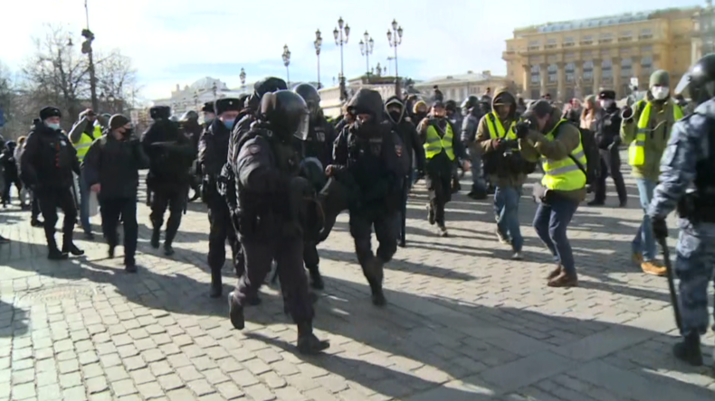 Russie : arrestations massives de manifestants contre la guerre en Ukraine (VIDEO)