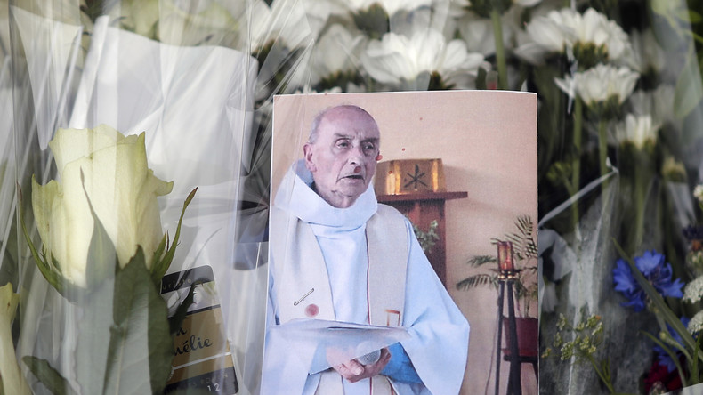 Un hommage au père Jacques Hamel, le 27 juillet 2016 à Saint-Etienne-du-Rouvray