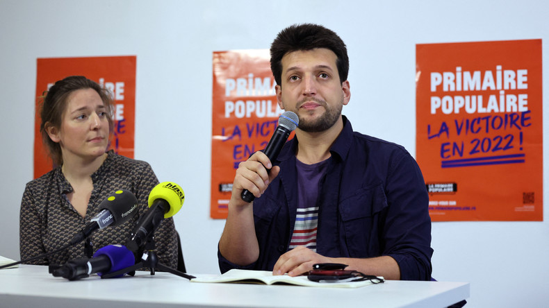 Le Young leader Samuel Grzybowki, porte-parole de la Primaire populaire lors d'une conférence de presse à Paris le 15 janvier 2022