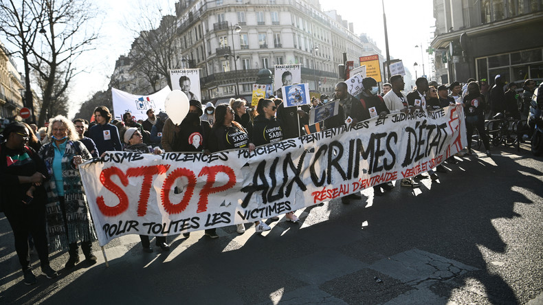 La tête du cortège de la mobilisation parisienne du 19 mars 2022