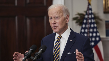 Joe Biden annonçant l'embargo contre les énergies fossiles russes, le 8 mars 2022 à la Maison Blanche.