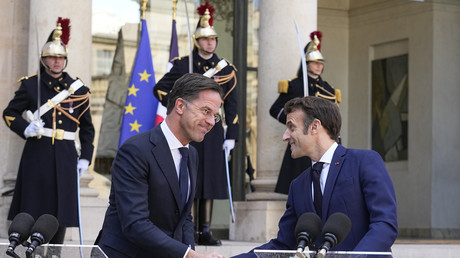 Mark Rutte et Emmanuel Macron à Paris, le 9 mars 2022