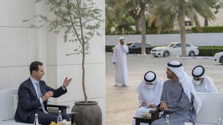 Le président syrien Bachar el-Assad, à gauche, rencontre le prince héritier d'Abou Dhabi, le cheikh Mohammed ben Zayed Al Nahyan, à Abou Dhabi, aux Émirats arabes unis, le 18 mars 2022 (image d'illustration).