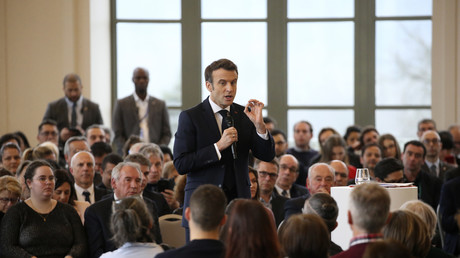 Le président français Emmanuel Macron lors d'un meeting à Pau, dans le sud-ouest de la France, le 18 mars 2022 (image d'illustration).