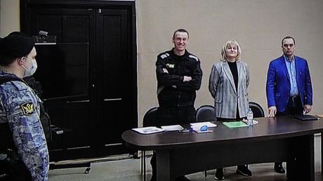 Reconnu coupable d'escroquerie et d'outrage, Alexeï Navalny condamné à neuf ans de prison