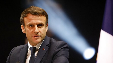 Au nom de la compétitivité et de l'emploi, Macron met en garde contre l'augmentation du SMIC