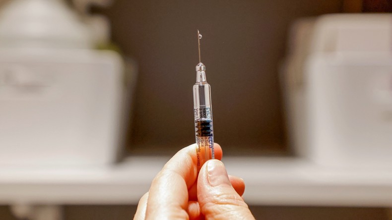 Seringue contenant un virus contre la grippe